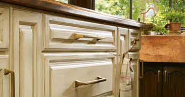 <p>Amerock offers a full line of cabinet hardware with decorative styles and finishes that inspire, coordinate and help express your personality throughout your high-end home design. Amerock prides itself in producing trend-setting, high-quality pieces.</p>
