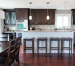 Northern Classic Cabinetry, island with stools